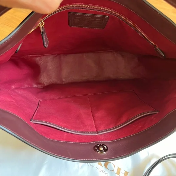 Coach Nomad Hobo Glove Tanned Leather Oxblood - Picture 10 of 12